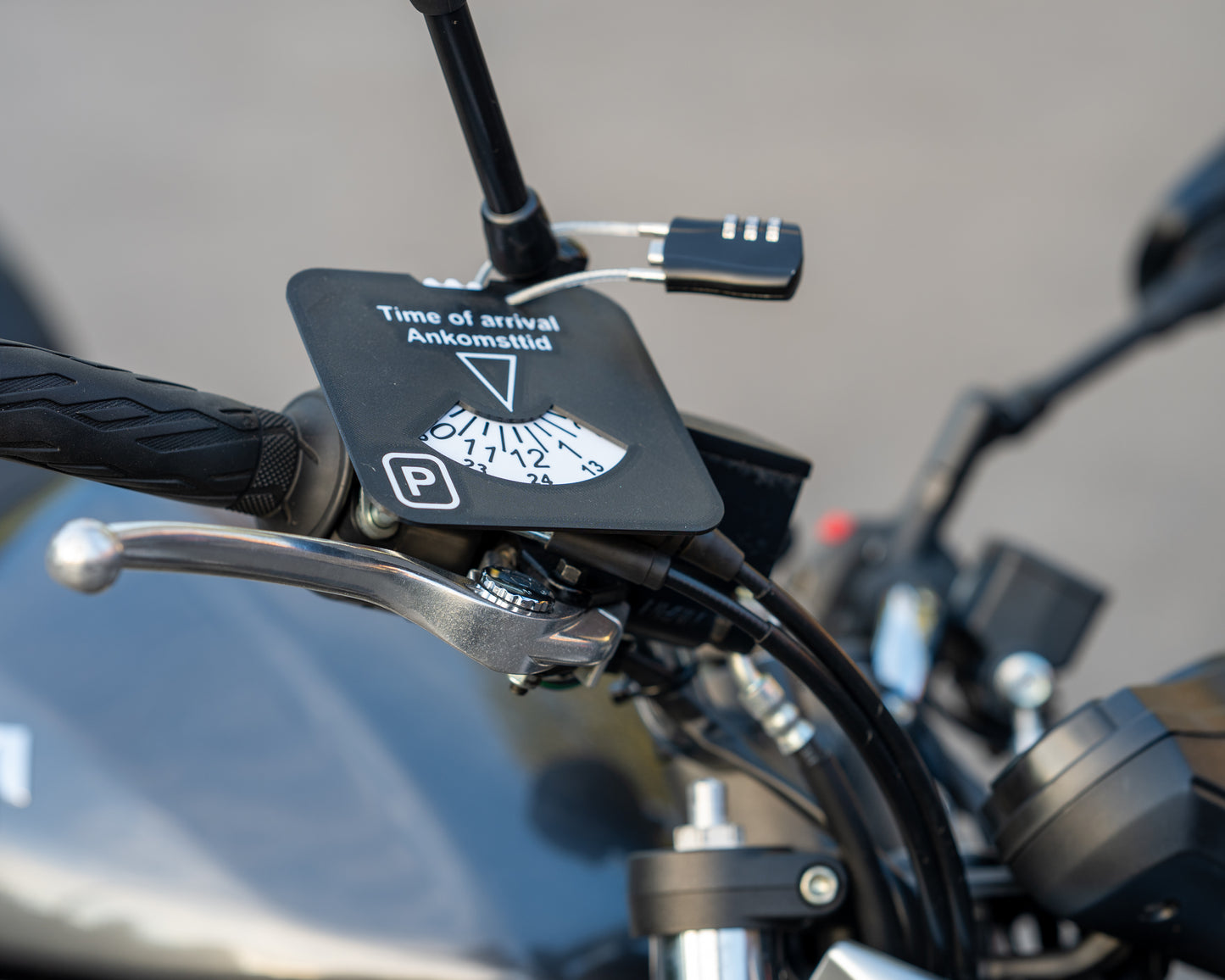 Låsbar P-skiva för motorcykel och moped