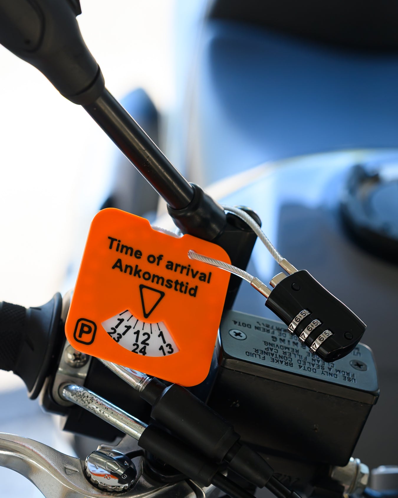 Låsbar P-skiva för motorcykel och moped