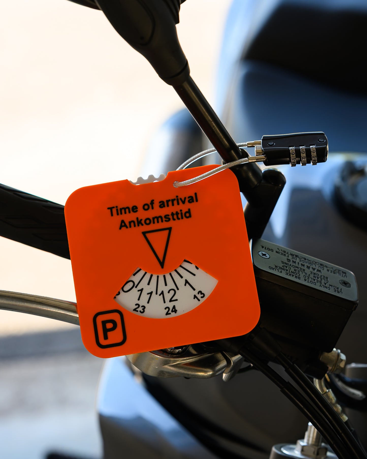 Låsbar P-skiva för motorcykel och moped